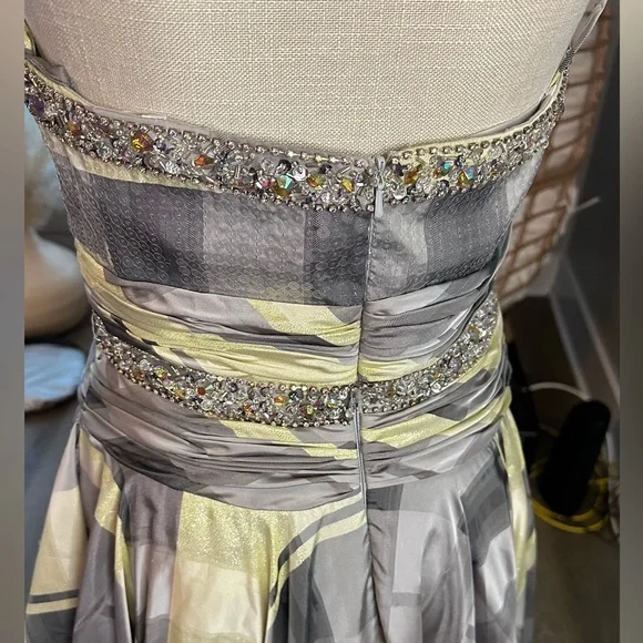 Tony Bowls Elegant High Low Sequined Bead Plaid Prom Dress Sz 8 Silver Yellow - Picture 8 of 12